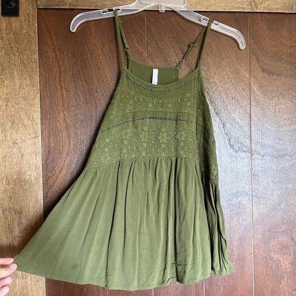 Green lacey tank top! - Picture 1 of 4